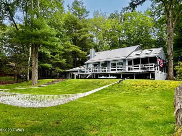 107 Indian Dr, Greentown, PA 18426