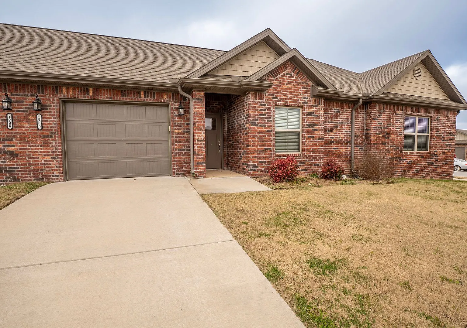 Charming 2 bedroom in Pea Ridge! — Photo 1