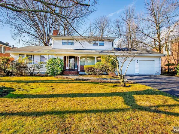 17 Cambridge Pl, Englewood Cliffs, NJ 07632