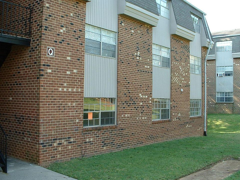 2nd image of 501 Jones Ferry Rd APT Q2