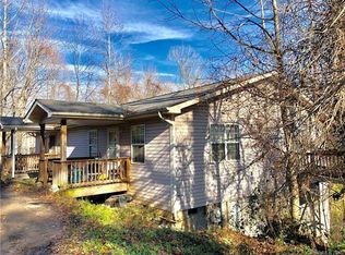 11 Jr Ln, Candler, NC 28715