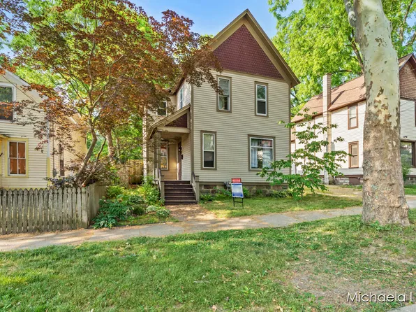 829 W Vine St, Kalamazoo, MI 49008