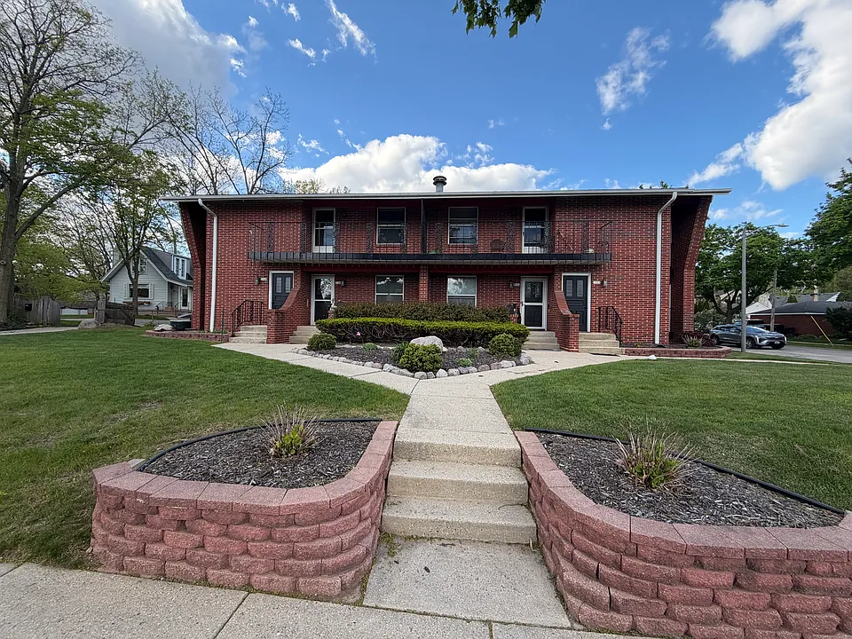 9508 W North Ave