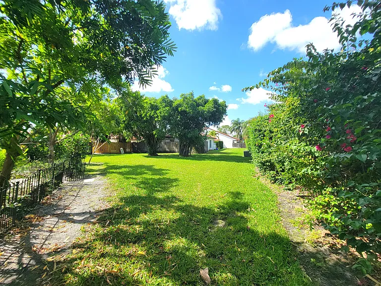 13465 Fountain View Blvd — Photo 26
