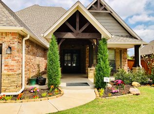 521 Stonemill Blvd, Yukon, OK 73099