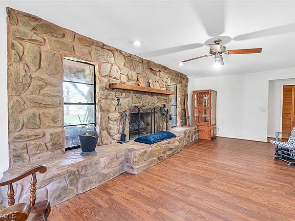 4th image of 20250 Pearce St