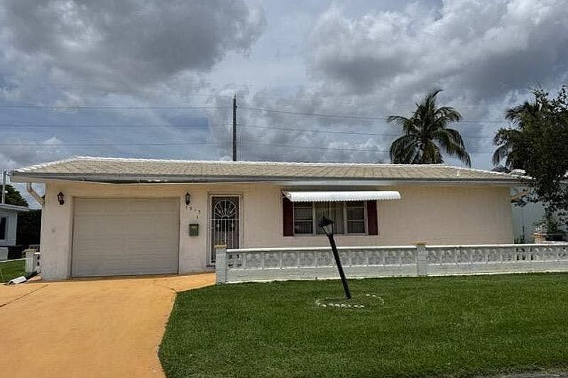 1st image of 1913 SW 16th Ave