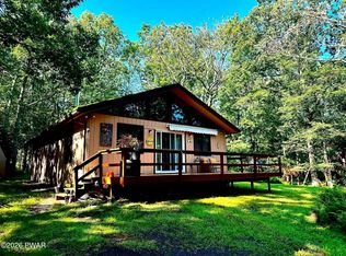 107 Fetlock Dr, Hawley, PA 18428