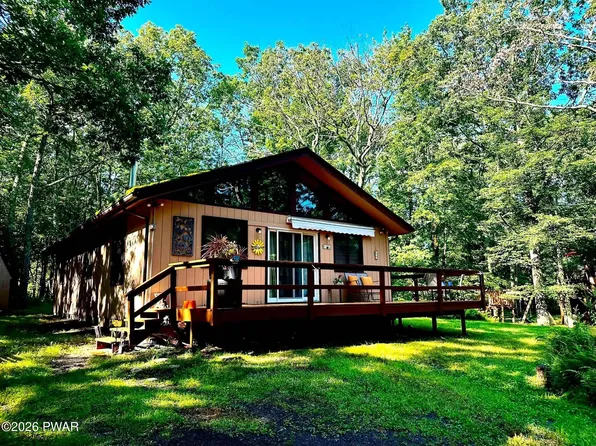 107 Fetlock Dr, Hawley, PA 18428