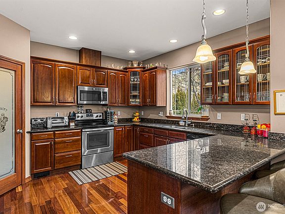 3rd image of 713 19th Street NE