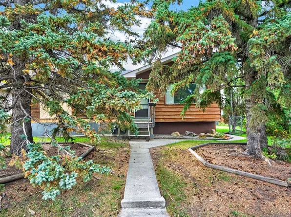 3723 E Bow Anne Rd NW, Calgary, AB T3B 2T7