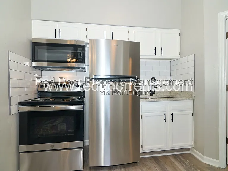 1337 E Market St #9 — Photo 6
