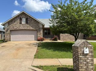 719 Silver Streak Rd, Nixa, MO 65714