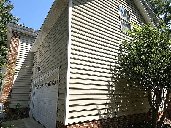 3rd image of 108 Chestnut Woods Ln