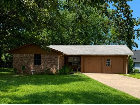 107 Alpha Cir, Roland, OK 74954