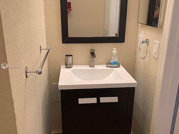 5th image of 10769 NW 80th Ln