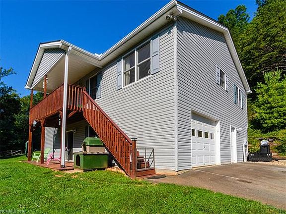 3rd image of 7 Audria Dr