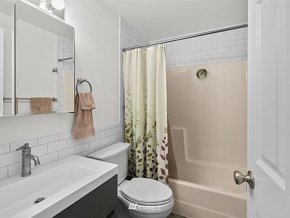 4th image of 10245 NE 129th Ln