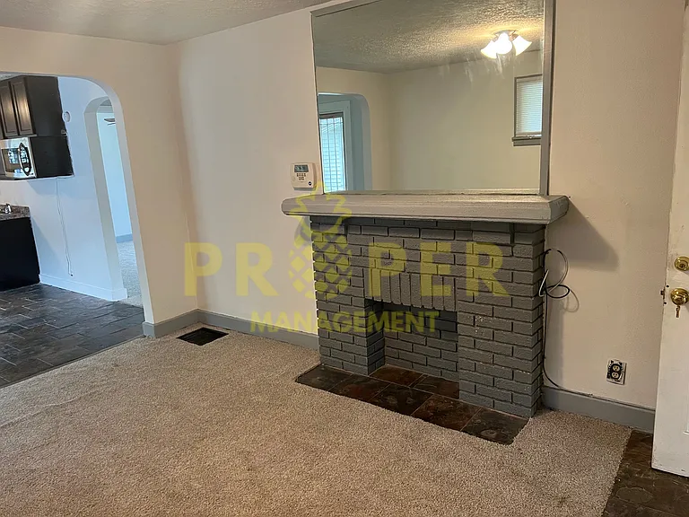 2328 Greenway St — Photo 6