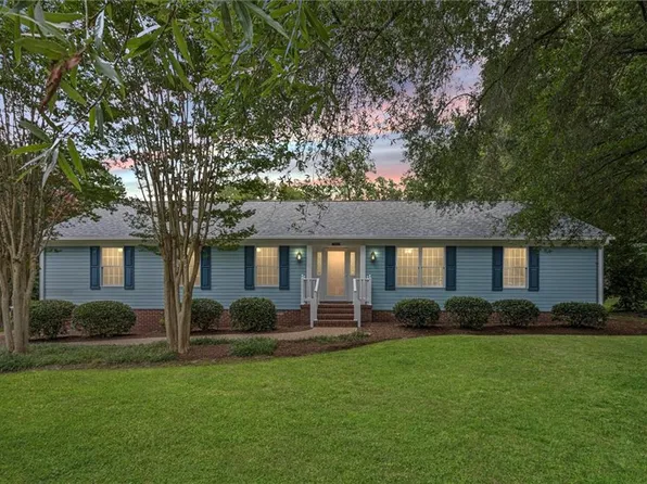 7489 Corr St, Gloucester, VA 23061