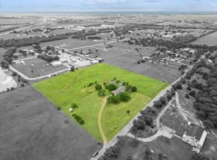 8563 T L Ranch Rd, Ponder, TX 76259