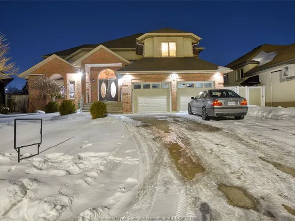 135 Winclare Dr, Tecumseh, ON N8P 1H5