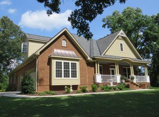 706 Strawhorne Rd, Due West, SC 29639