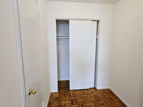 412 Westchester Ave, Pt Chester, NY 10573