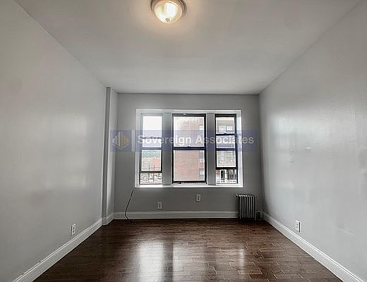 3rd image of 518 W 204th St #502