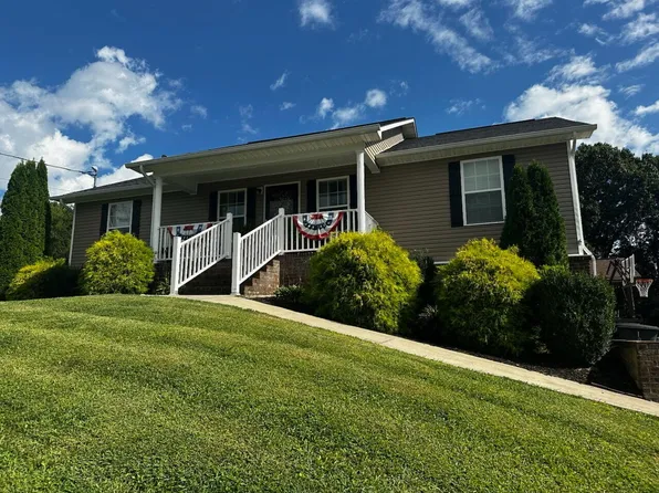 699 Privet Dr, Dandridge, TN 37725