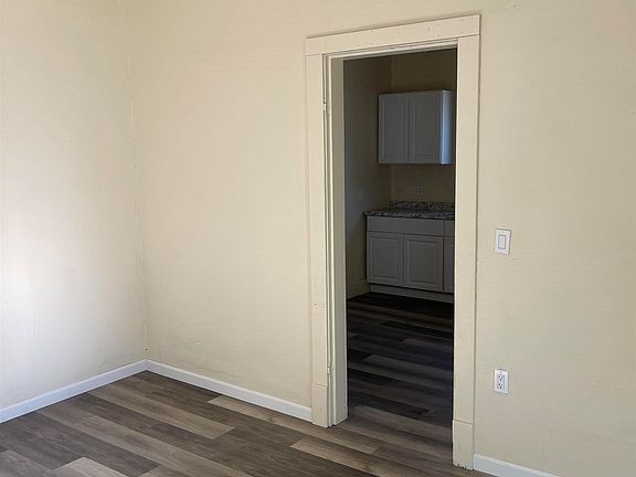 5th image of 706 9th Ave S