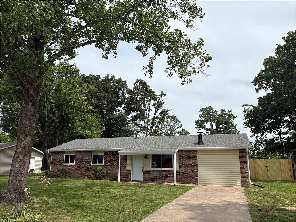 1st image of 1521 Forest Dr