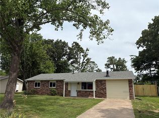 1521 Forest Dr, Little Flock, AR 72756