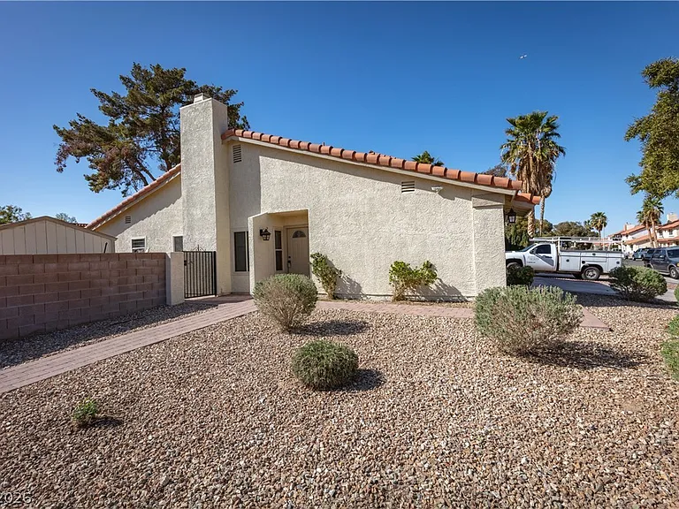 363 Tierra St — Photo 4