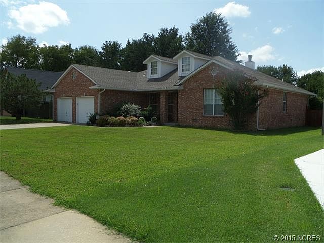 2nd image of 2419 S Maywood Dr