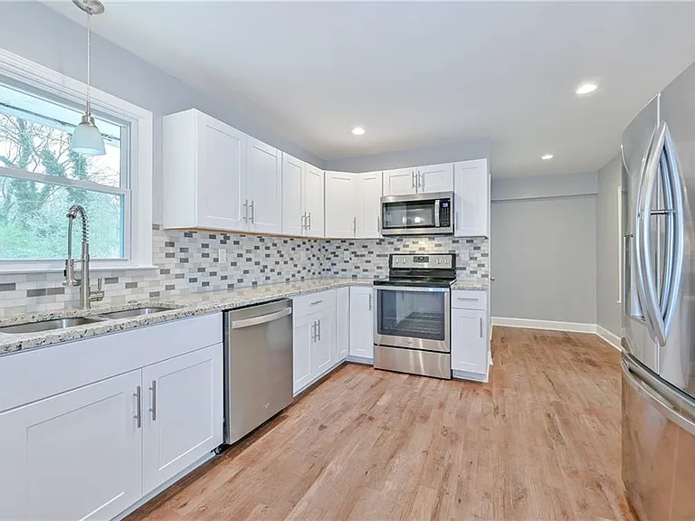 1421 Thunderwood Ct SW — Photo 3