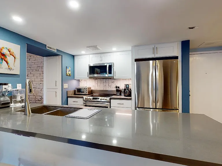 600 W 9th St #914 — Photo 13