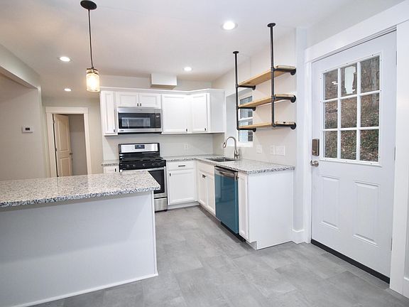 3rd image of 6936 Buckingham Pl