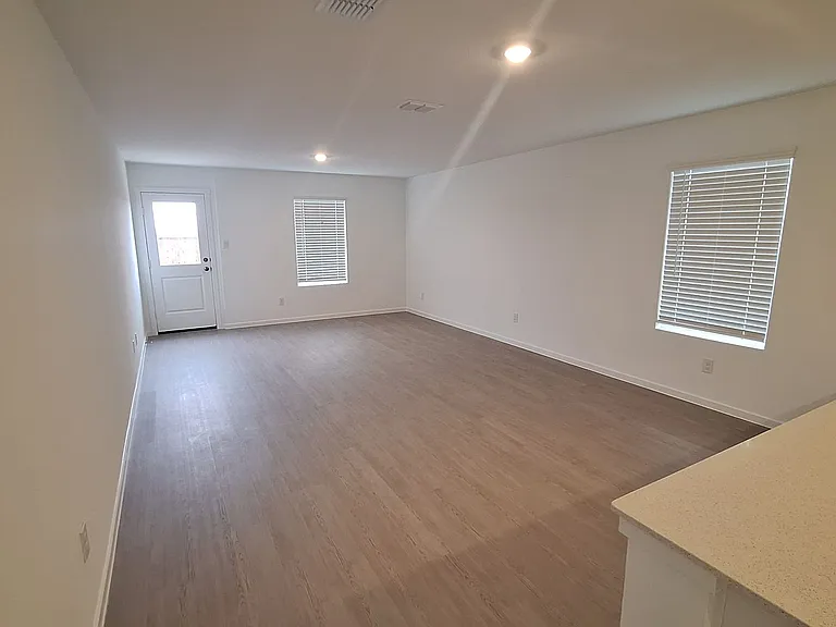 12176 Morgan Dr — Photo 3