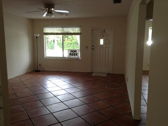 Living Room / Entry