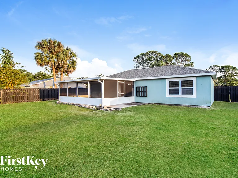 1327 Valencia St SE — Photo 14