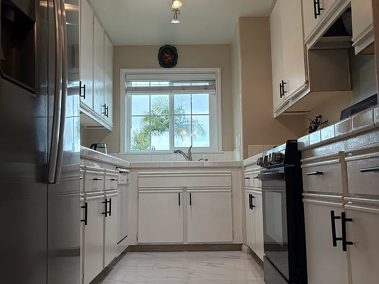 2914 Luciernaga St #B — Photo 5