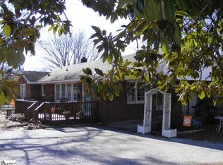206 Crescent Dr, Laurens, SC 29360