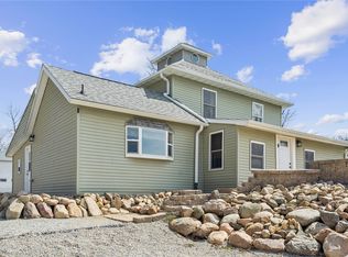 5590 22nd Ave, Vinton, IA 52349