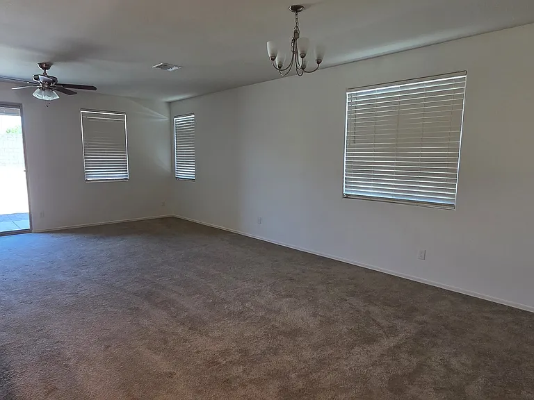 18316 W Ida Ln — Photo 4
