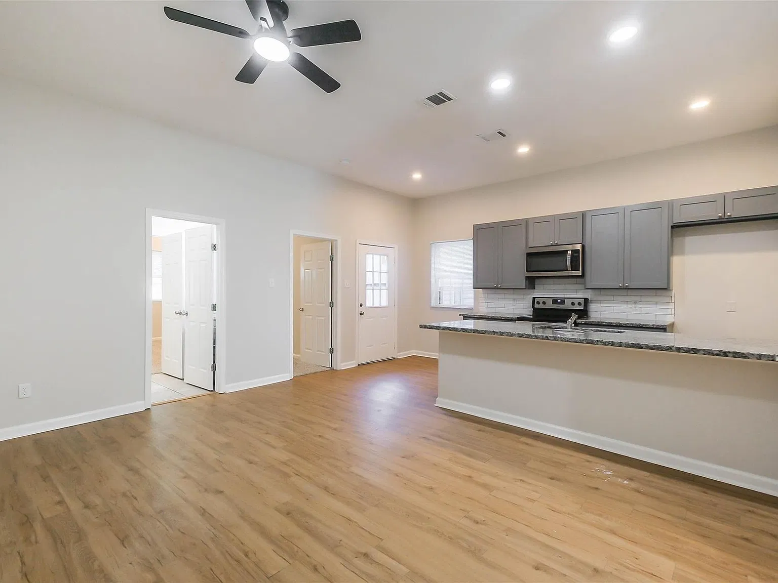 4 bed, 3.5 bath, 1855 sqft, $1,850 — Photo 3