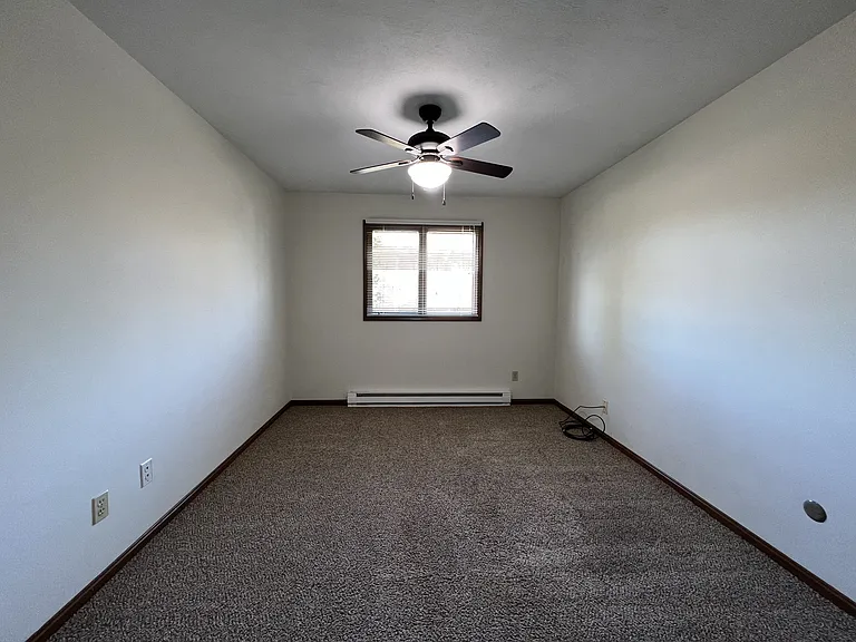 Carriage Hill Apartments — Photo 40