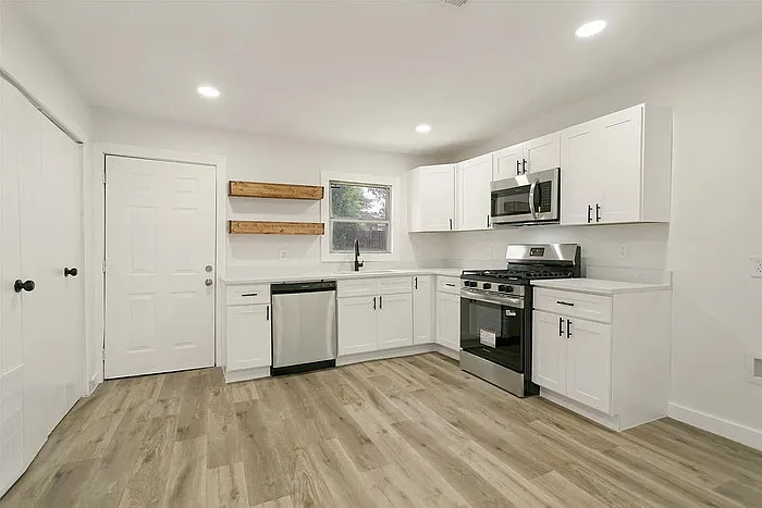 1211 E Virginia St