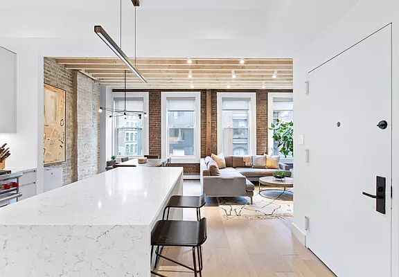 3rd image of 9 N Moore St APT 4