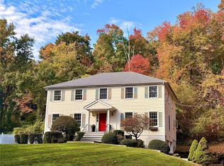 2261 Hunterbrook Rd, Yorktown Heights, NY 10598